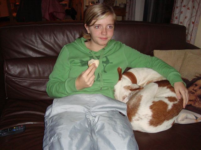 Marta hat das Sofa gefunden.jpg